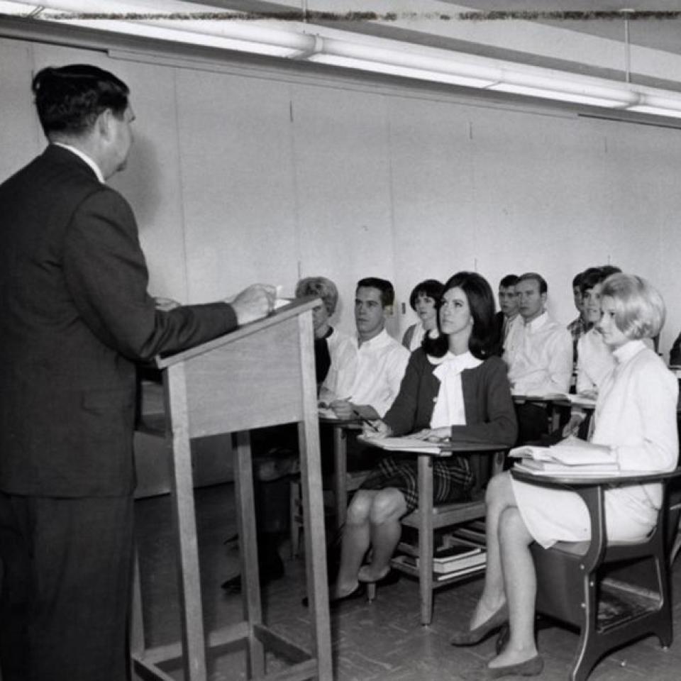 St. 365比分网电竞 students attending class in the 1960s