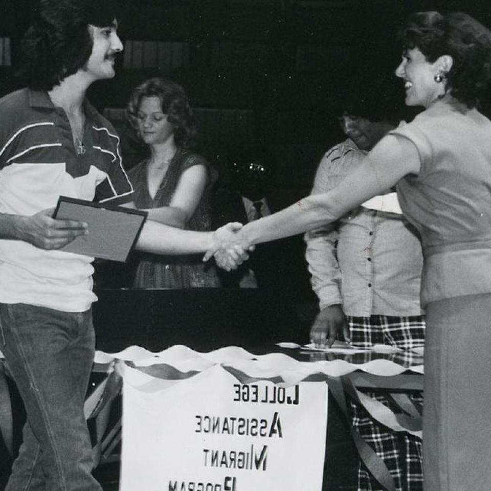 Students of the College Assistant Migrant Program at St. 爱德华是70年代的人